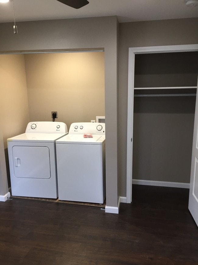 laundry - 707 Huber St