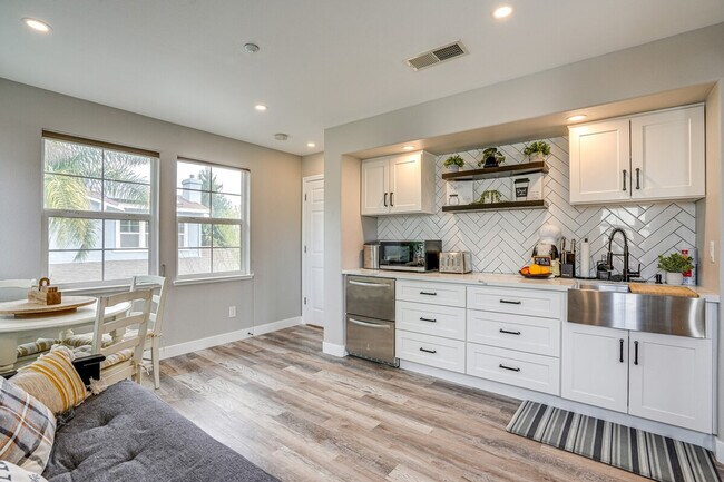 Foto del edificio - 1673 Harmony St