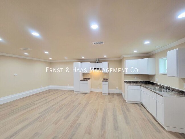 Building Photo - Beautiful 2 Bedroom 2 Bath Rear Home in Pr...