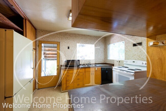 Building Photo - 916 Penrose Ave