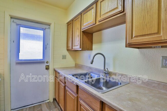 Photo - 2408 W Morten Ave Townhome