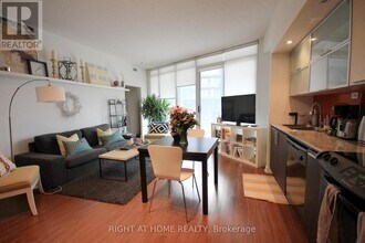 Building Photo - 25 Capreol Ct