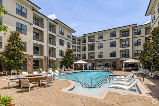 Building Photo - Avalon at Seven Springs