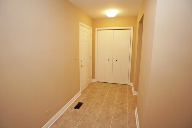 Building Photo - 1466 Hazelwood Ct