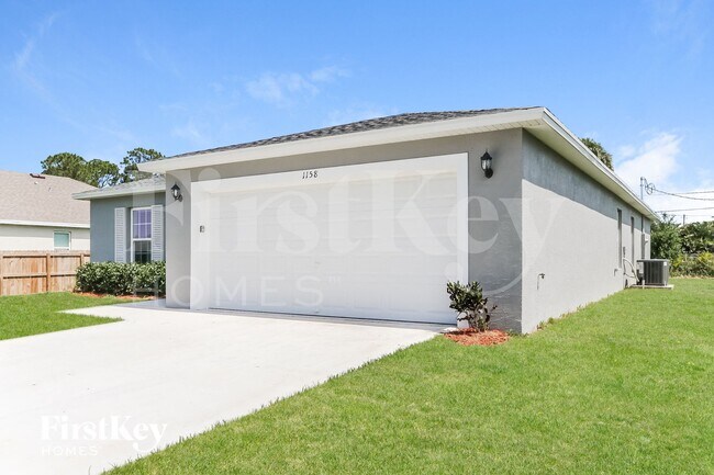Foto del edificio - 1158 SW Eleuthera Ave