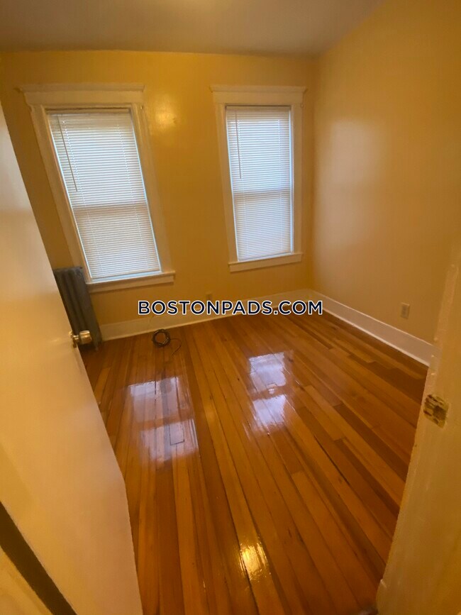 Building Photo - 72 Wildwood St