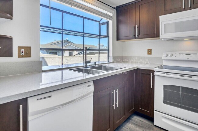 Foto del edificio - 8878 Regents Rd