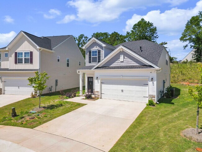 Building Photo - Elegant 4 Bedroom 2.5 Bathroom Home Near Downtown Greenville $2,500/mo rent
