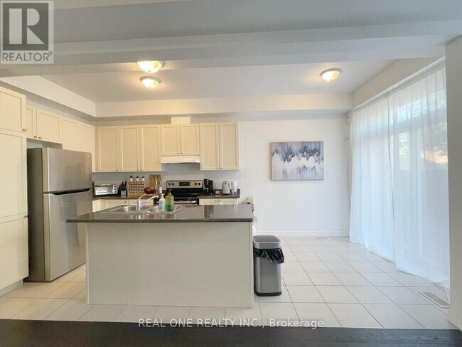 Photo du bâtiment - 90 Raymond Rd