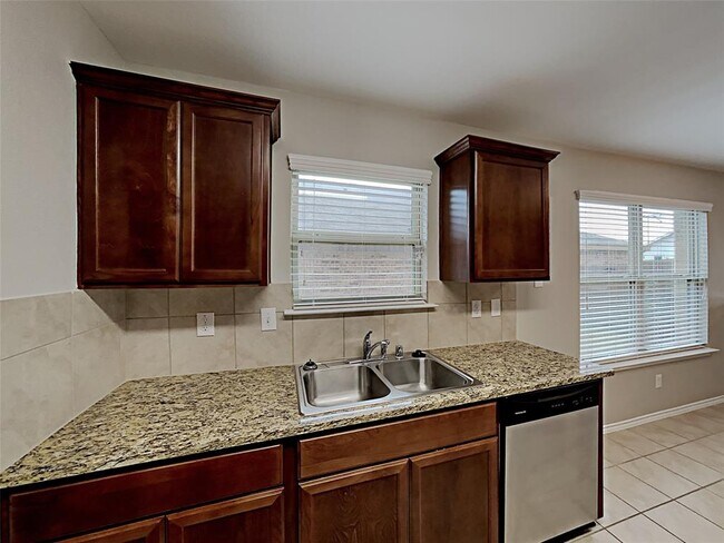 Foto del edificio - 1317 Basswood Ln