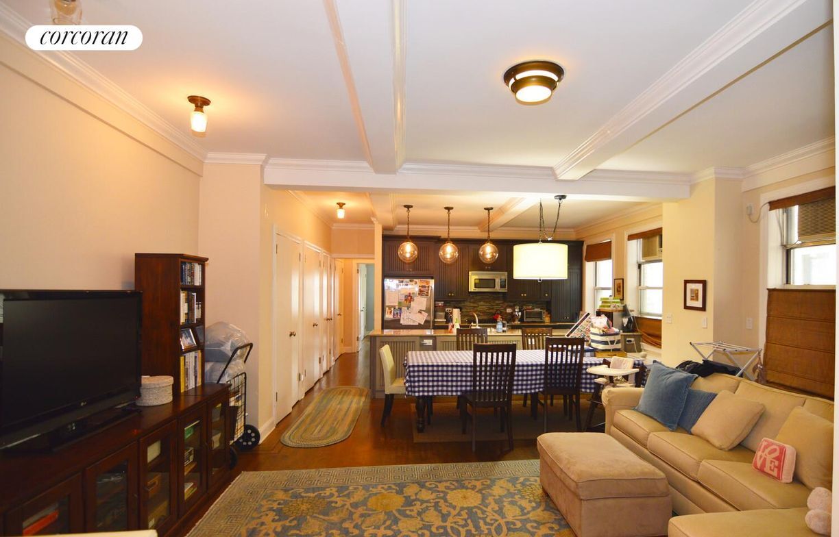 Foto principal - 240 W 98th St