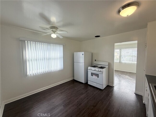 Foto del edificio - 24638 Eshelman Ave