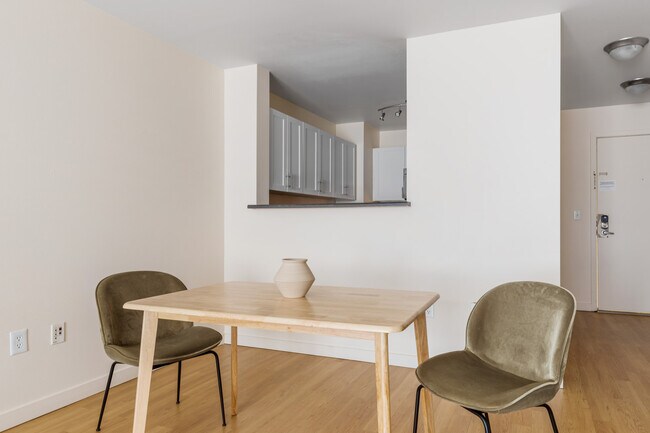 Building Photo - 938 110th Ave NE