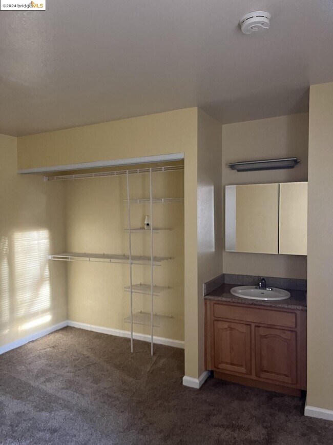 Foto del edificio - 1207 Lakeview Cir