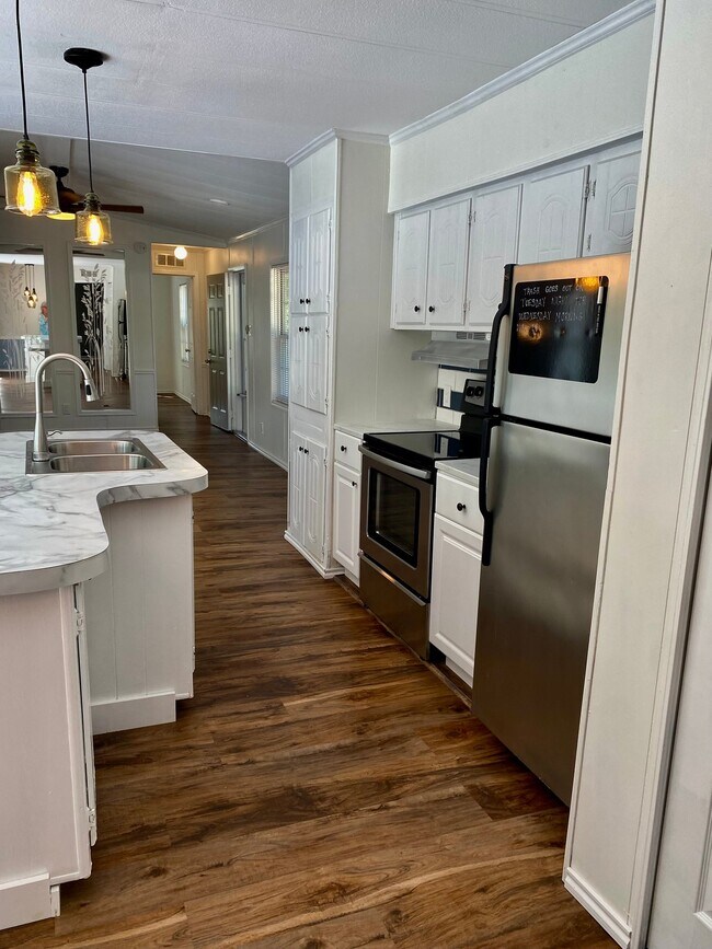 Foto del edificio - 114 Heathcliff Rd