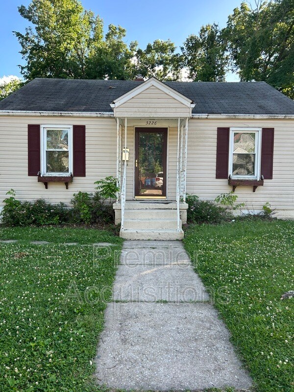 3226 Hawthorne Blvd, Alton, IL 62002 House Rental in Alton, IL