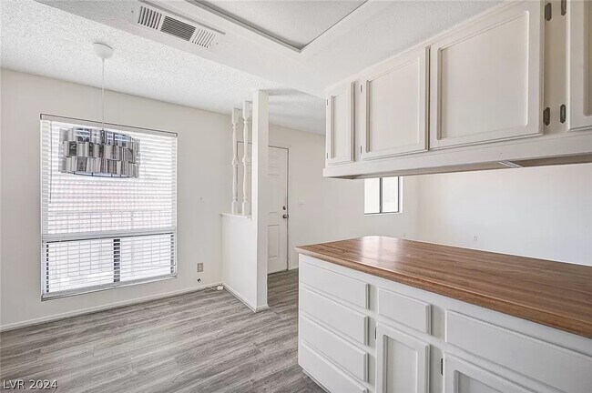 Foto del edificio - 4300 N Lamont St