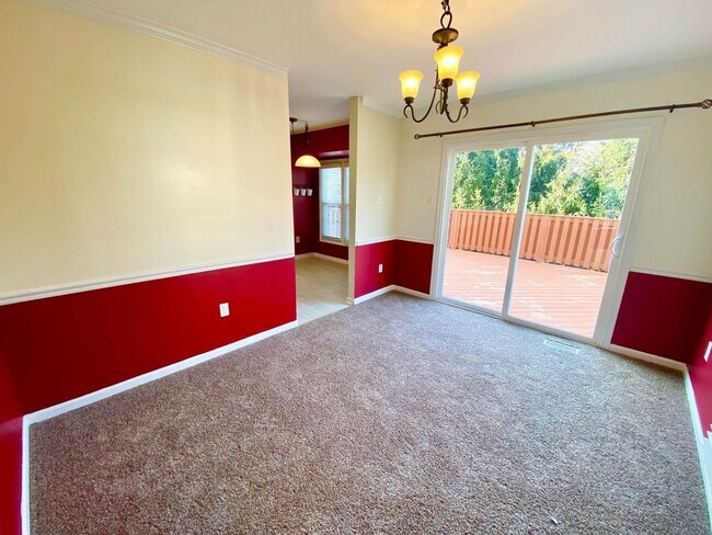 Foto del edificio - Stunning Three-Bed/3.5 Bath End-of-Group T...