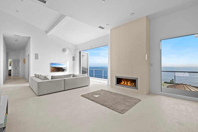 Fire place - 20782 Rockpoint Way