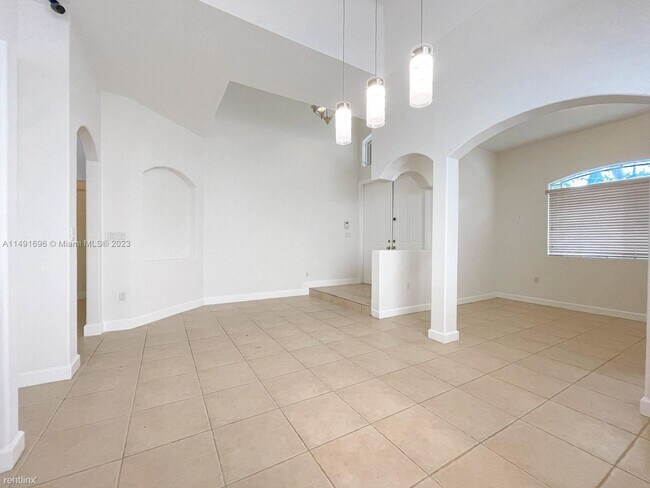 Building Photo - 4 br, 2 bath House - Vizcaya