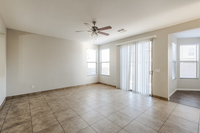 Building Photo - 3014 W Donner Dr