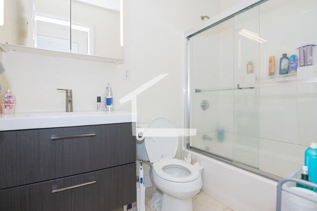 Building Photo - Nicely renovated 4 bed 2 bath unit in a prime spot in Brookline!