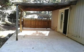 Building Photo - 3825 Scarsborough Dr SW