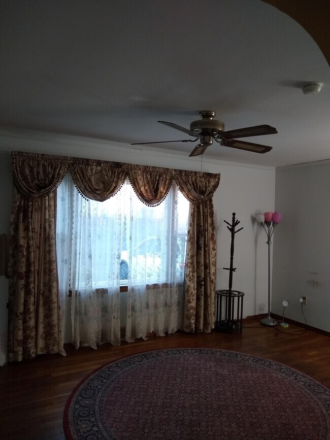 Living Room - 25 St George Pl
