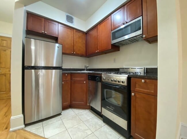 Building Photo - 266 W 73rd St