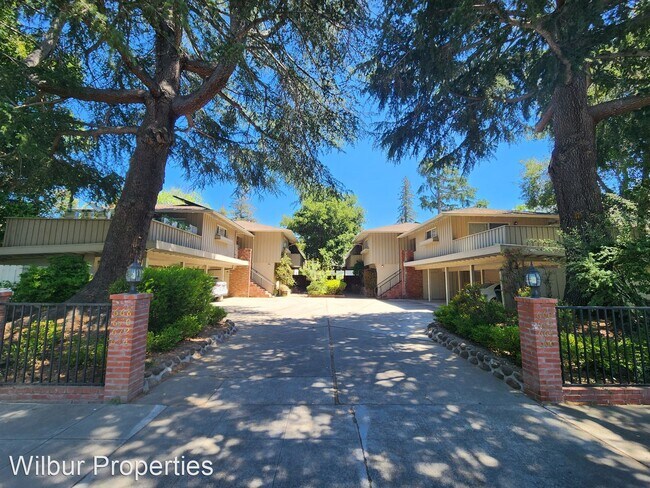 Foto del edificio - 2 br, 1 bath House - 668 Forest Avenue