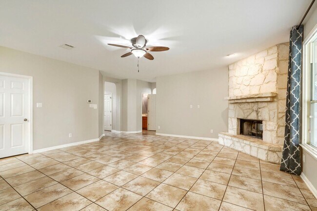 Foto del edificio - First time rental! Large home!