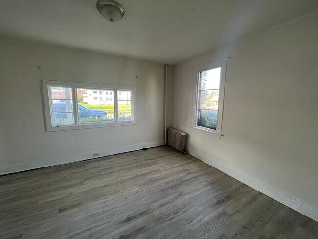 Foto del edificio - 511 E Elm St