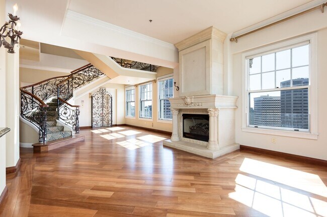 Foto del edificio - Top Penthouse at the historic El Cortez wi...