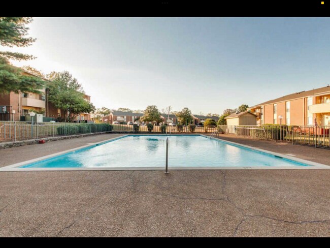 Foto del edificio - 515 Basswood Ave
