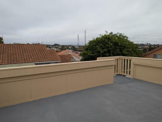 East mountain/rooftop view - 327 E Palomar St