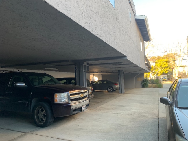 Foto del edificio - 729 Highland Ave