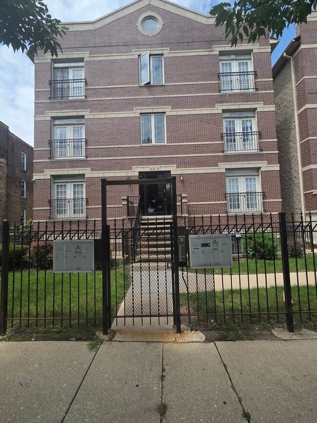 Building Photo - 5836 S Prairie Ave
