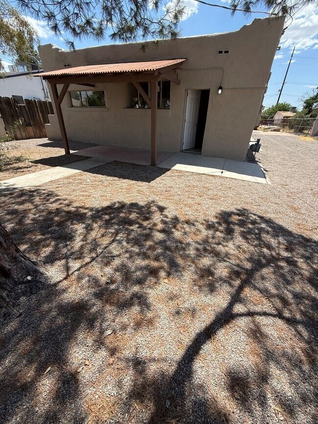 Foto del edificio - HOUSE FOR RENT