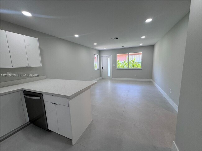 Foto del edificio - 850 NW 109th St