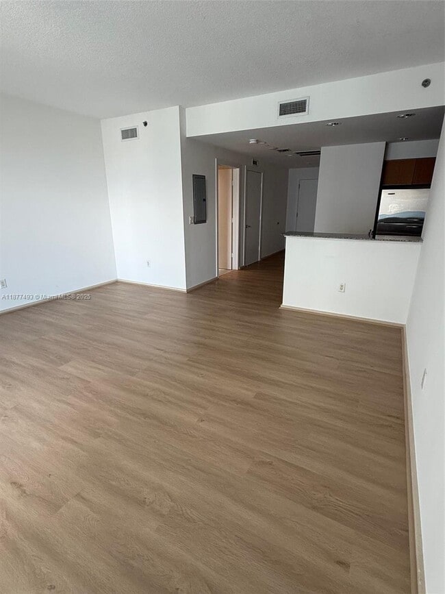 Building Photo - 1050 Brickell Ave