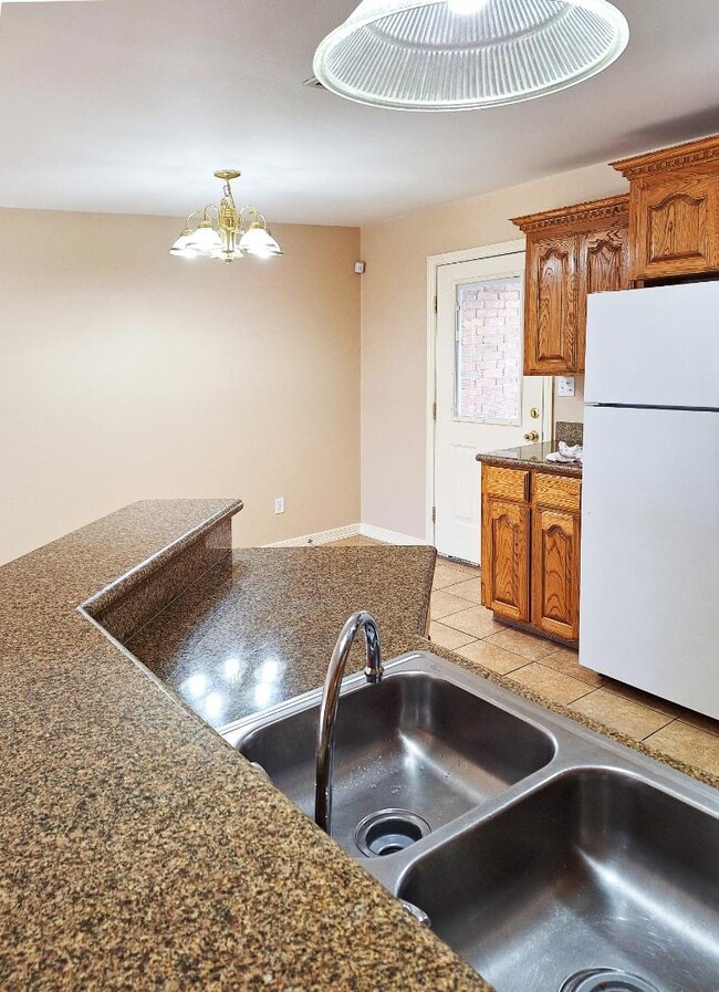 Foto del edificio - 1402 W Kiwi Ave