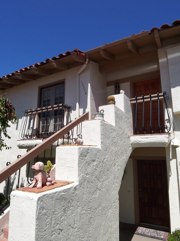 Foto principal - Charming 3Br/2Ba Updated Fully Furnished V...