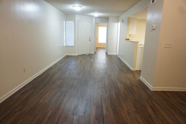 Foto del edificio - 2/2 Townhome Located Near NAS Jax