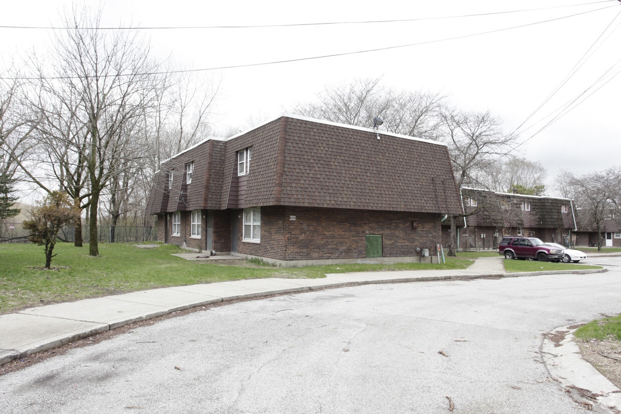 1740 Burr St, Gary, IN 46406 Apartments in Gary, IN