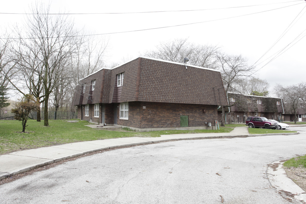 Primary Photo - 1740 Burr St
