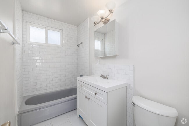 2BR, 1BA - 1,000SF - Bathroom - Blackburn Apartments