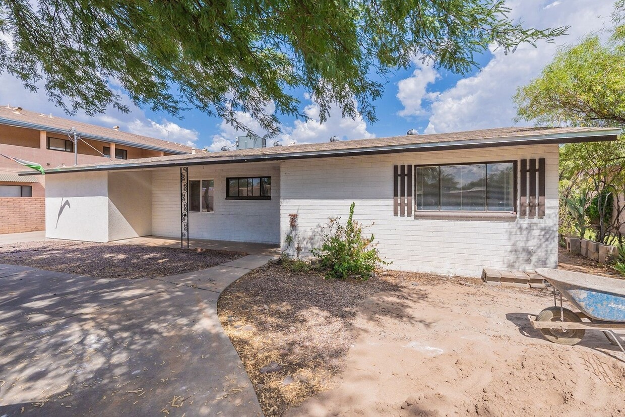 Foto principal - 2940 N Cherry Ave