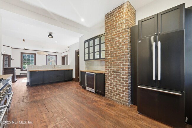 Foto del edificio - 2979 St Johns Ave