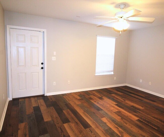 Building Photo - 20 Guinevere Ln