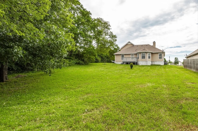 Building Photo - 3 Bed w/Bonus, Large Yard in Sought After ...